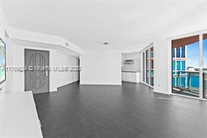 3370 Hidden Bay Dr in Miami, FL - Building Photo - Building Photo
