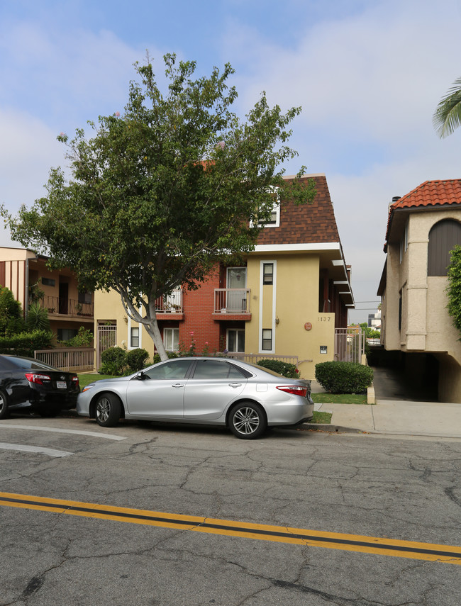 1137 N Louise St in Glendale, CA - Building Photo - Building Photo