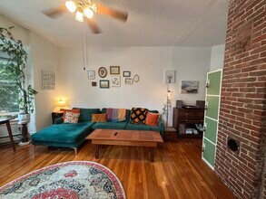 8 Woodman St, Unit 1 in Boston, MA - Building Photo - Building Photo