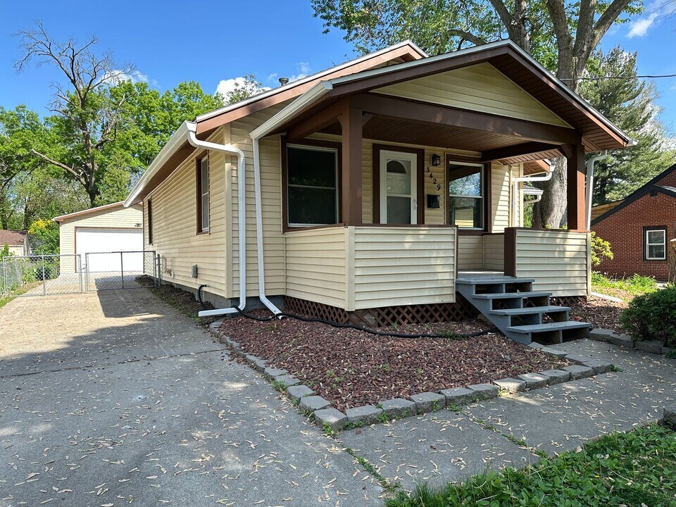 3429 54th St in Des Moines, IA - Building Photo