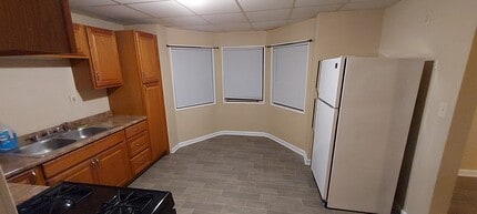 901 Marquette St, Unit 4 in Bay City, MI - Building Photo - Building Photo