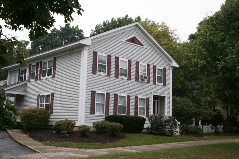 575 N Broadway in Saratoga Springs, NY - Building Photo