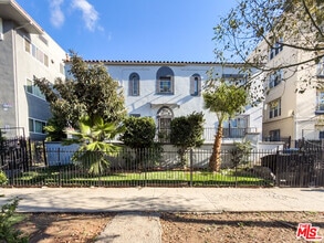 504 S Rampart Blvd in Los Angeles, CA - Foto de edificio - Building Photo