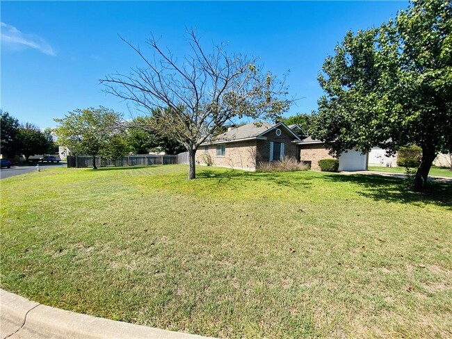 205 Juniper Dr in Georgetown, TX - Building Photo - Building Photo