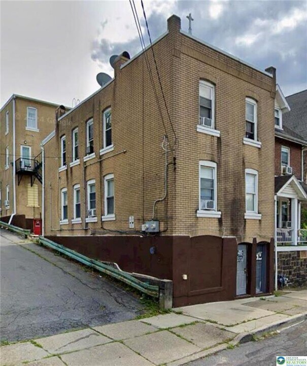 625 E 4th St in Bethlehem, PA - Building Photo