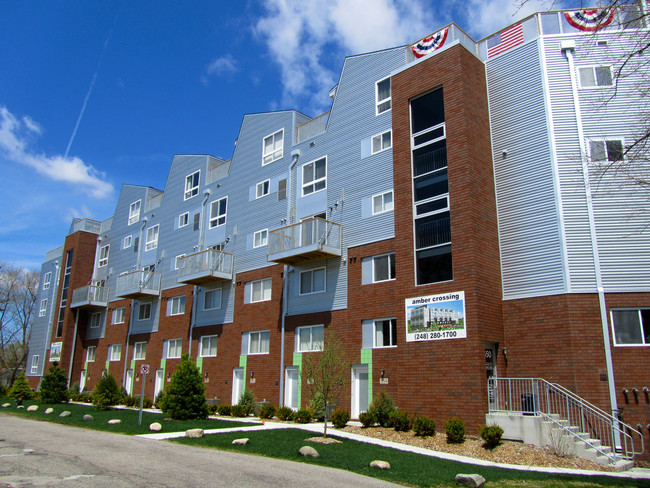 Amber Crossing in Royal Oak, MI - Foto de edificio - Building Photo