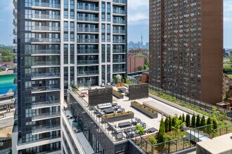 LNX Residences in Toronto, ON - Building Photo - Building Photo