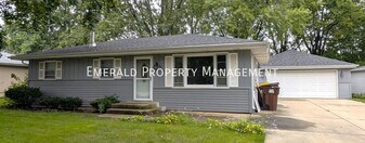 8224 Scott Ln in Machesney Park, IL - Building Photo