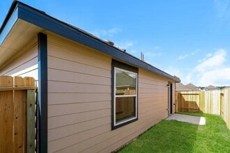 2432 Bull Trout Dr in Conroe, TX - Building Photo - Building Photo