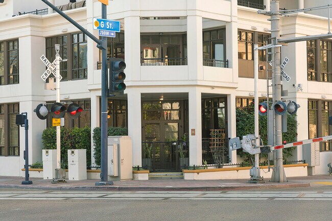 686 Kettner Blvd in San Diego, CA - Foto de edificio - Building Photo