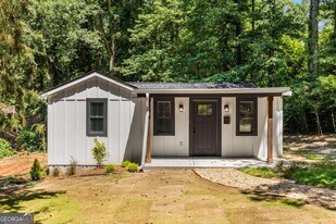 30 Pine Ridge Rd SE in Smyrna, GA - Building Photo