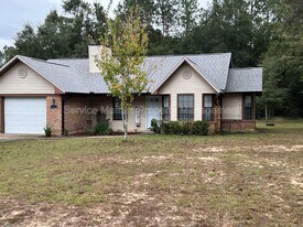 7777 Needlerush Dr in Milton, FL - Building Photo