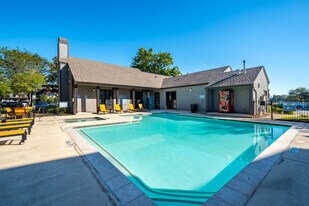 The Madison on the Lake in Houston, TX - Building Photo