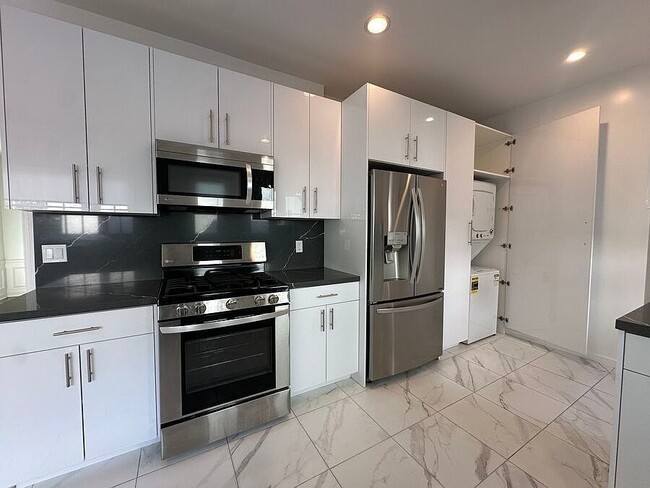 1407 Laurel Ave in West Hollywood, CA - Building Photo - Building Photo