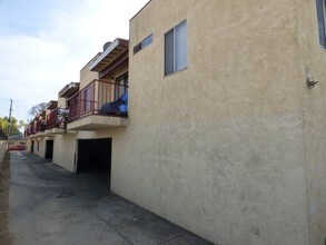 839 N Summit Ave in Pasadena, CA - Foto de edificio - Building Photo