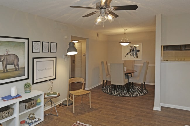 Crossing at Holcomb Bridge in Roswell, GA - Building Photo - Interior Photo