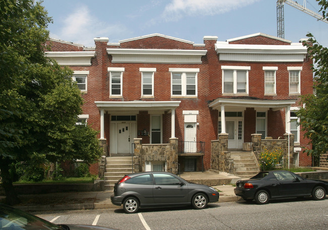 3210 N Calvert St in Baltimore, MD - Foto de edificio - Building Photo