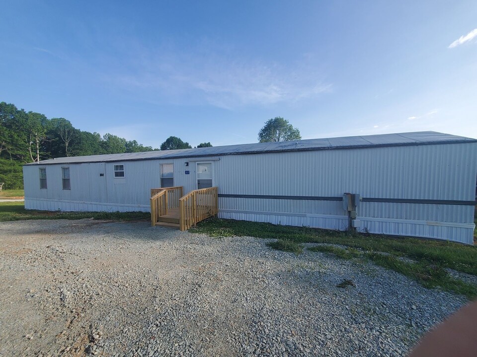 701 Trollingwood Hawfields Rd in Mebane, NC - Building Photo