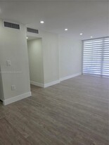 8870 Fontainebleau Blvd in Miami, FL - Building Photo