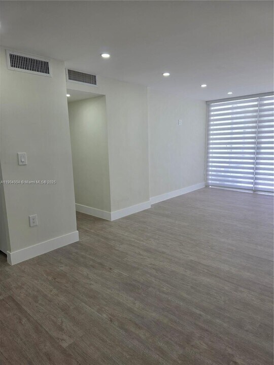 8870 Fontainebleau Blvd in Miami, FL - Building Photo