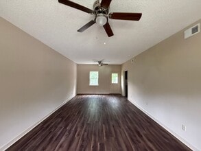 410 S College St in Statesboro, GA - Building Photo - Building Photo
