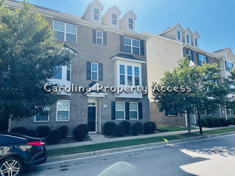 4012 Kentworth Dr in Holly Springs, NC - Foto de edificio