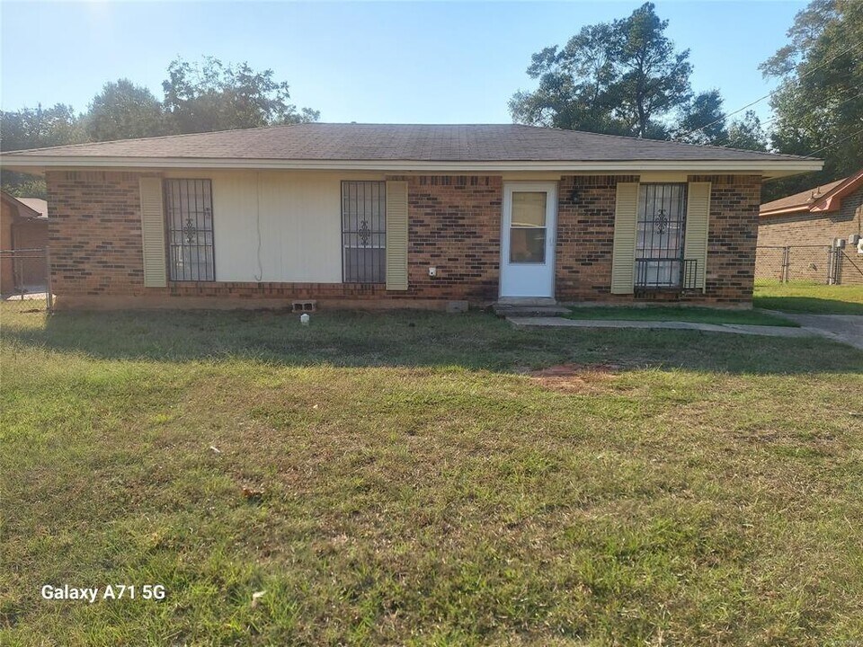 719 Golden Gate Dr in Montgomery, AL - Building Photo