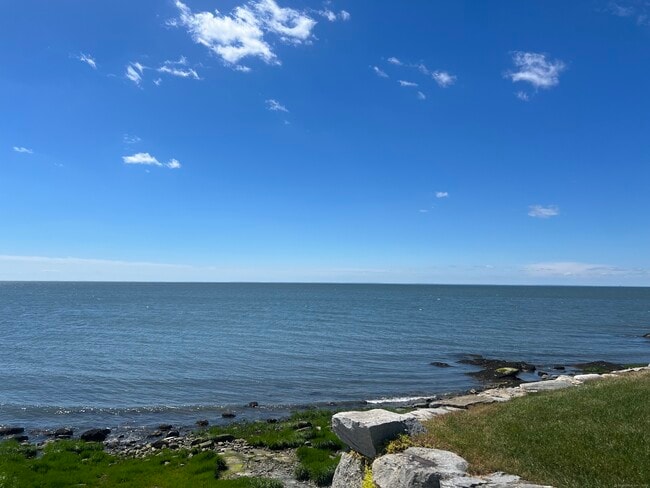 80 Holcomb St in West Haven, CT - Building Photo - Building Photo