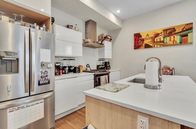 14 Sumner St, Unit #1 in Boston, MA - Building Photo - Building Photo