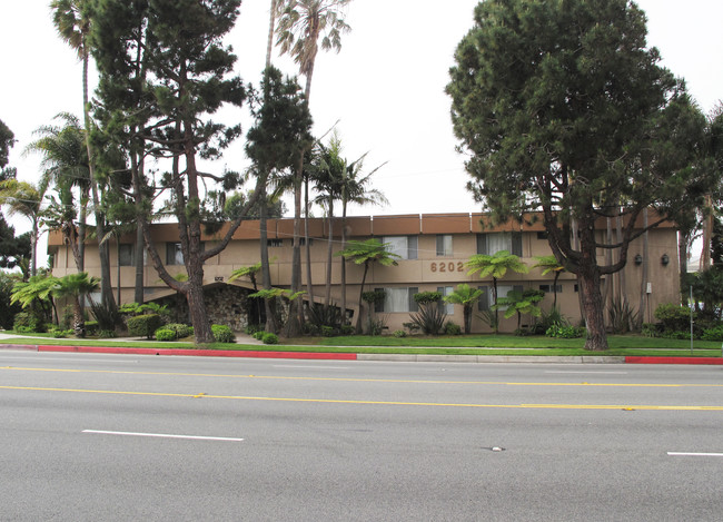 Royal Carriage Apartments in Torrance, CA - Building Photo - Building Photo