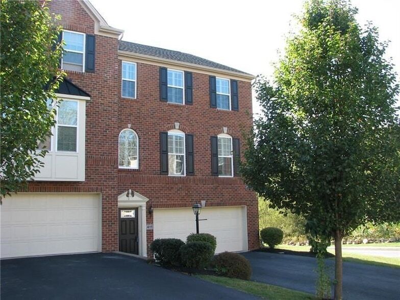 411 Maple Ridge Dr, Unit 1-1106 in Canonsburg, PA - Foto de edificio