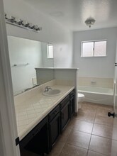 1830 E Laura Ave-Unit -1 in Visalia, CA - Building Photo - Building Photo