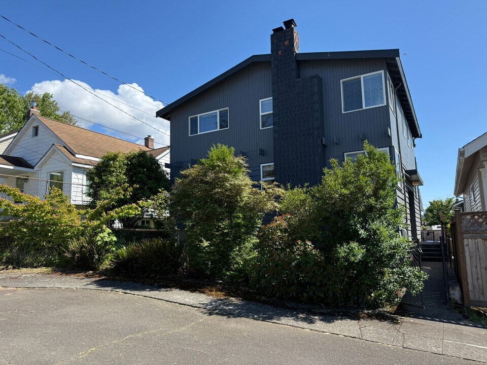 357 NW 50th St in Seattle, WA - Building Photo