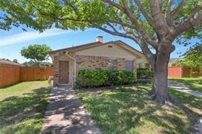 2221 Jackson Cir in Carrollton, TX - Building Photo