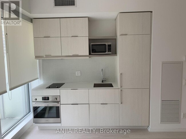 property at 197 Yonge St