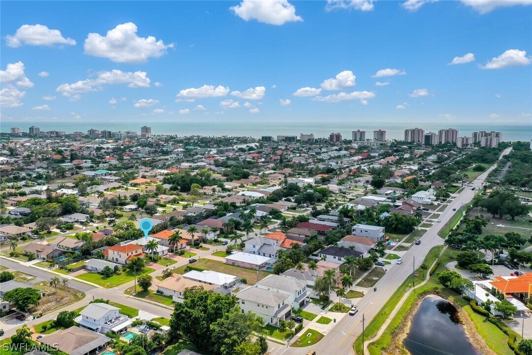 590 110th Ave N in Naples, FL - Building Photo