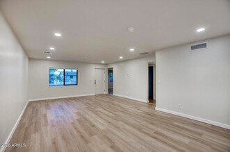 8015 W Roma Ave in Phoenix, AZ - Building Photo - Building Photo