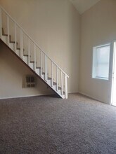 206 2nd St-Unit -206 Ketchum Ave E #2 in Hollister, ID - Foto de edificio - Building Photo