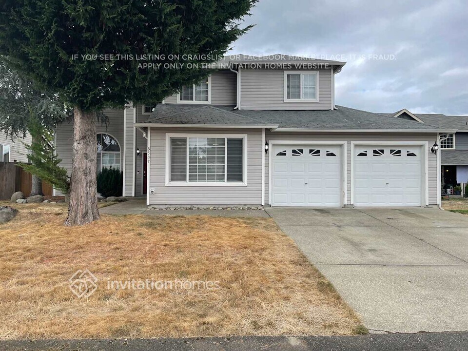 8507 204th St Ct E in Spanaway, WA - Foto de edificio