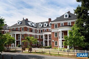10 University Cir in Charlottesville, VA - Building Photo