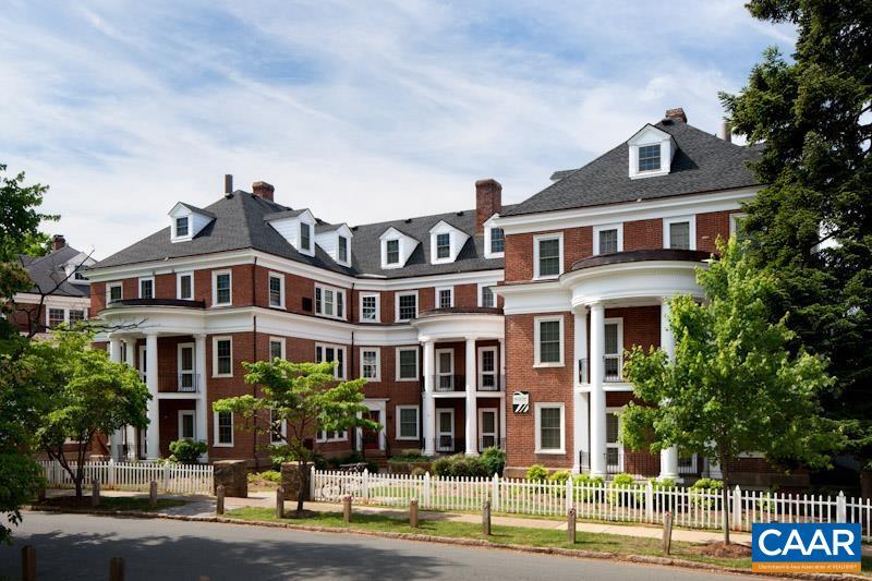 10 University Cir in Charlottesville, VA - Building Photo