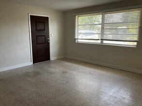 2434 Yale Rd in South Daytona, FL - Building Photo - Building Photo