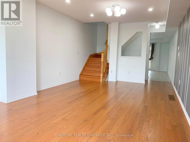 5291 Major Mackenzie Dr E in Markham, ON - Building Photo - Building Photo