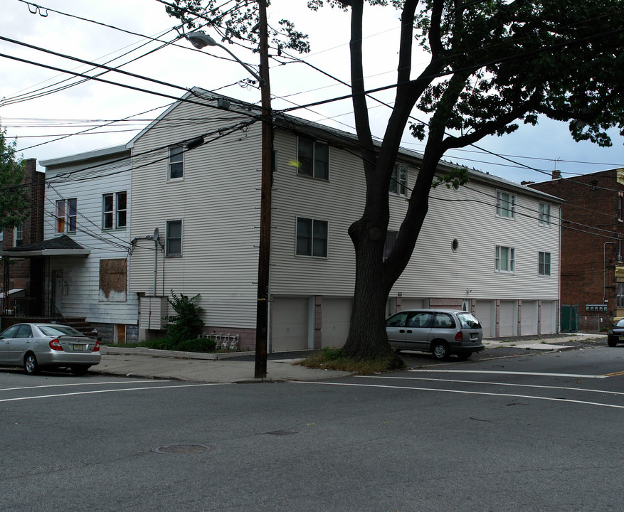 63 Davenport Ave in Newark, NJ - Building Photo