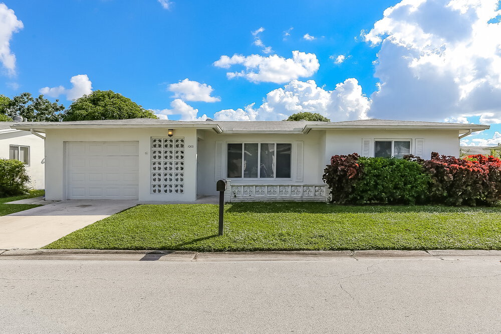 1000 NW 74th Ave in Margate, FL - Building Photo