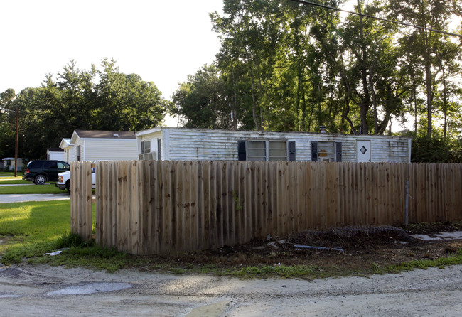 Traylor's Mobile Home Park in Summerville, SC - Building Photo - Building Photo