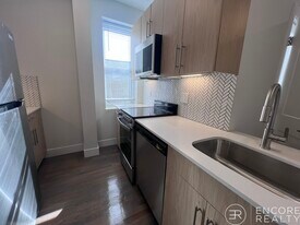 111 Park Dr in Boston, MA - Building Photo