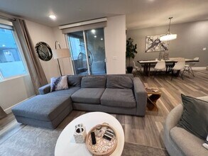 354 Walnut Ave in Carlsbad, CA - Building Photo - Building Photo