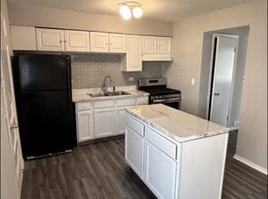 929 W North Ave, Unit Unit A in Villa Park, IL - Building Photo - Building Photo