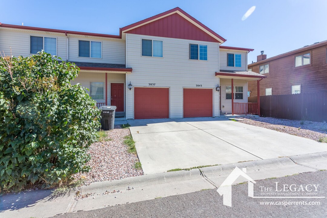 3831 Sweetbrier St in Casper, WY - Building Photo